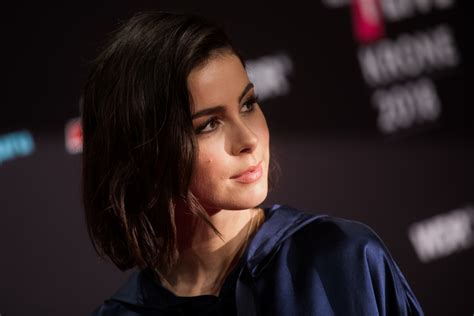 After confirmation from musicians nico santos there followed another solid reference. Lena Meyer-Landrut privat: Nach der Trennung: Ist die ...