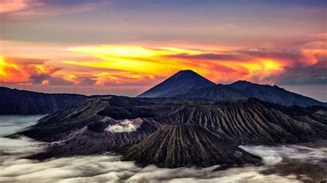 Gunung Bromo Jawa Timur Natural Landmarks East Java Places To Visit