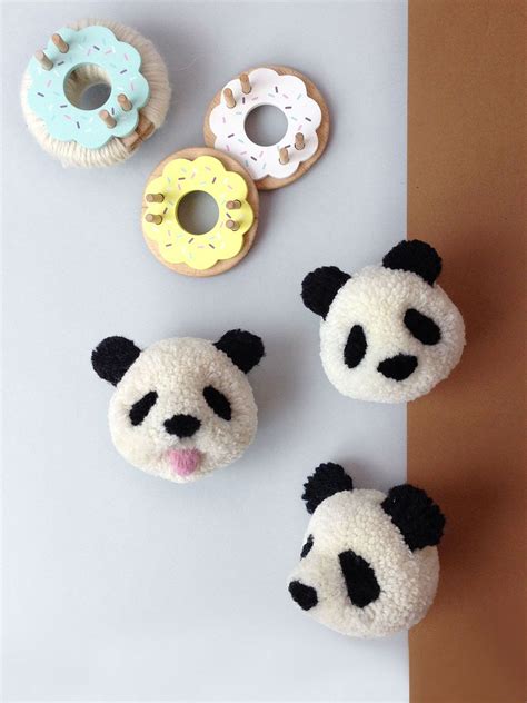 Panda Pom Pom Video Tutorial By Pom Maker Pom Pom Animals Diy Craft