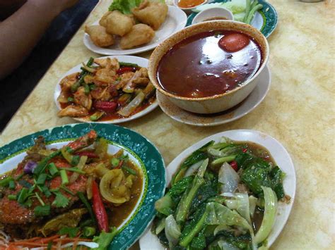 Mulai dari pepes kepiting hingga bingka siap memanjakan lidahmu! Kampung Baru, Tempat Wisata Kuliner Terlengkap Di Malaysia ...