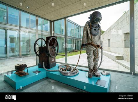 Diving Suit Old Hi Res Stock Photography And Images Alamy