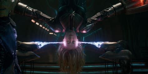 Theory: Why Captain Marvel's Suit Changes Color | Screen Rant