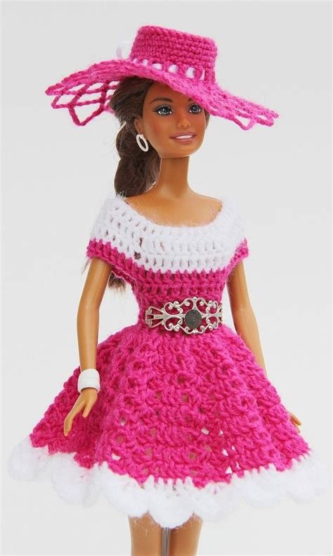 Im folgenden finden sie deshalb eine auswahl an links zum thema puppenkleid schnittmuster. 25+ einzigartige Barbiekleidung Ideen auf Pinterest | Modepuppen, Kleider hüte und Barbie ...