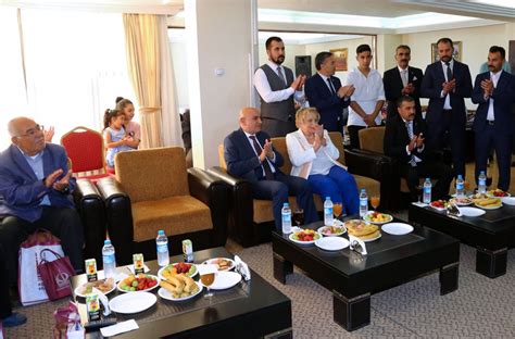 Ala bülbül bu da huskylere kızakla kendini çektirenler kervanına katılmış. BAŞKAN ALTINOK, HUZUREVİNDE 100 YAŞINA BASAN ÜMMÜGÜLSÜM ...