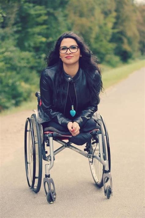 Pin De Disabledplanet En Female Dak Amputee Con Imágenes Arte