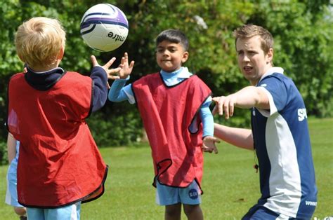 How To Teach Football To Toddlers Children And Older Kids In 10 Easy Steps Sport4kids