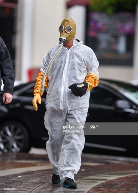Howie Mandel Wears A Gas Mask Costume On March In Los Howie Mandel Gas Mask Costumes