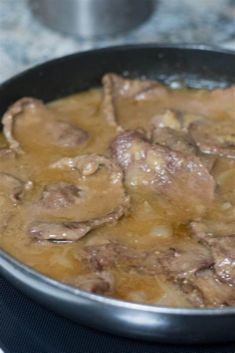 On a baking sheet, rub steak with 1 tablespoon oil then season generously with salt. The BEST Easy Round Steak and Gravy Recipe-#asianrecipes #cakerecipes #cookierecipes #Easy… in ...