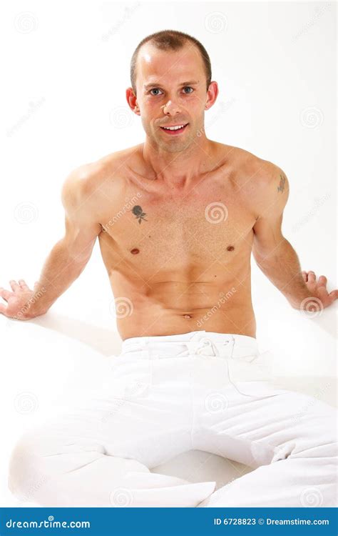 Hombre Gay Con El Pecho Desnudo Imagen De Archivo Imagen De Estudio