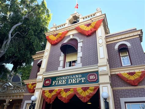 Walts Main Street Story Tour To Serve Refreshments To Guests On Walt