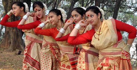 Dance Steps Bihu Dance Most Popular Folk Dance Of Assam Update