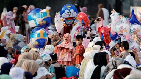 people around the world celebrate eid al fitr to mark the end of ramadan pics hindustan times