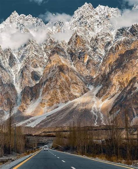 Karakoram Highway 😍 8th Wonder Of The World In Pakistan 🇵🇰 Rpics