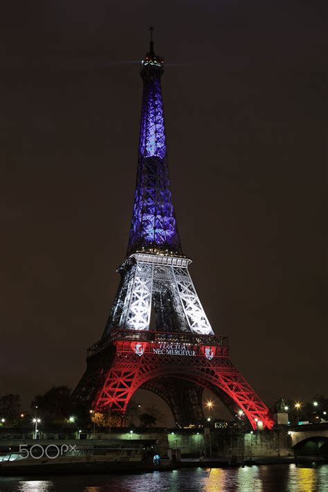 Tour Eiffel En Rouge Blanc Et Bleu Paris Paris Tour Eiffel France