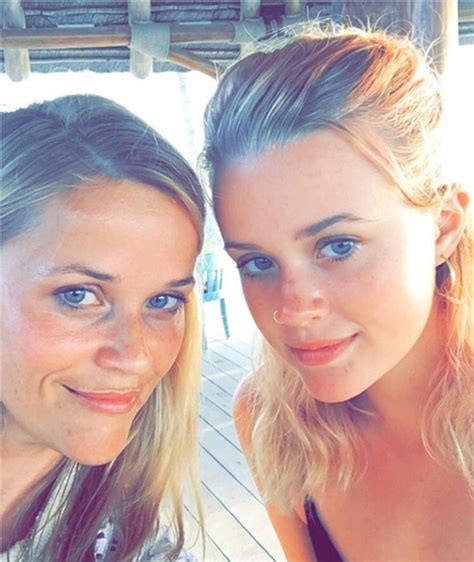 Pics Reese Witherspoon And Daughter Look Alike — Can You Tell Them Apart Hollywood Life