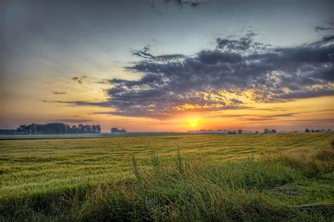 Sunrise Over Field Flickr Photo Sharing