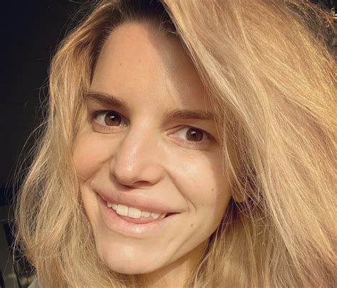 Jessica Simpson Goes Makeup Free In New Selfie