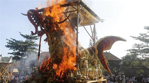 Mengenal Tradisi Ngaben Dan Nyekah Upacara Kematian Di Bali