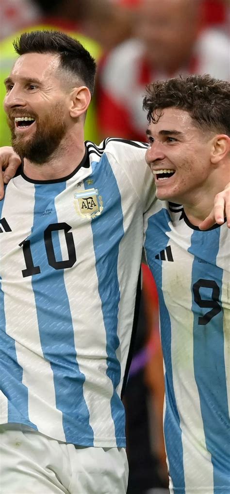 720x1544 Lionel Messi And Julian Alvarez In Qatar Fifa 2022 720x1544
