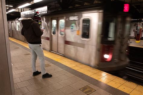 Manhattan Officials Ask Mta To Test Subway Platform Barriers After