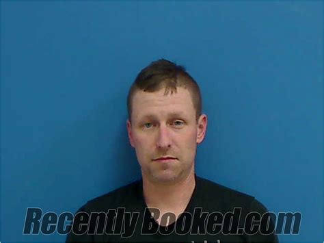 Recent Booking / Mugshot for ADAM TRAVIS GRAVELY in Catawba County