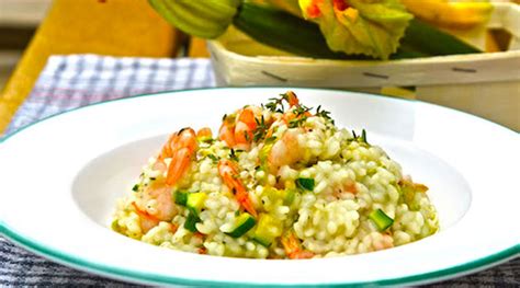 Tante idee e ricette per realizzare antipasti, primi piatti, secondi piatti e dolci eccezionali, scopri ingredienti, tempo di cottura e la preparazione! Risotto zucchine e gamberetti - Ricette Con Bimby