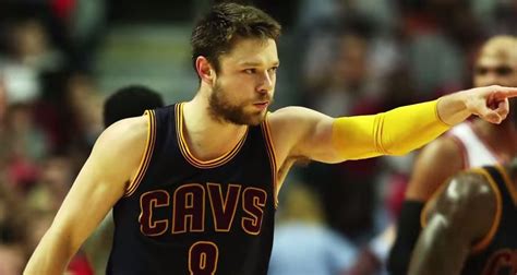 Matthew Dellavedova Re Sign With The Cavaliers Agreed A 1 Year 12