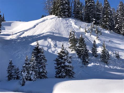 natural avalanche in cabin creek gallatin national forest avalanche center