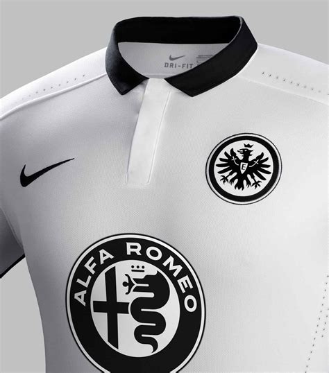 Eintracht frankfurt gehört zu den traditionsreichsten vereinen in der bundesliga und ist nicht zuletzt auch für seine 2.1 jetzt die eintracht frankfurt trikots kaufen. Nike Eintracht Frankfurt 15-16 Trikots veröffentlicht ...