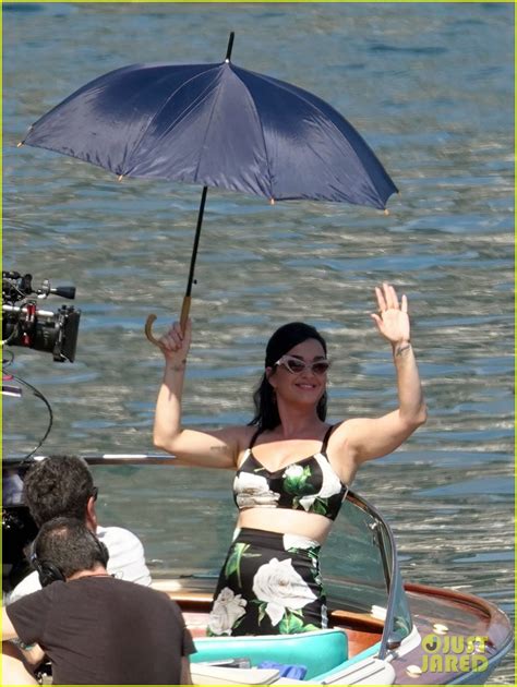 Photo Katy Perry Films Dg Commercial Boat Capri 02 Photo 4790407