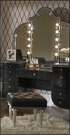 See more ideas about black bathroom, bathroom inspiration, bathroom design. Vanity Tables with Hollywood Style - HomesFeed