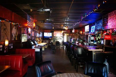 Top 4 Dive Bars To Visit In Memphis