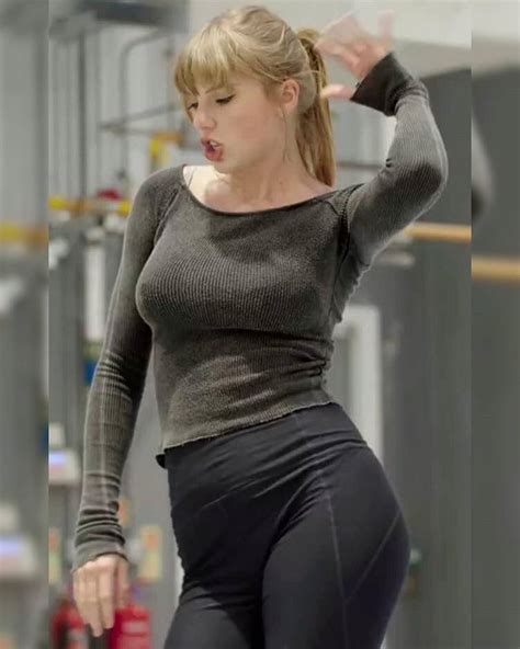 Pin By Angle On Taylor Swift Taylor Swift Hot Taylor Swift Videos