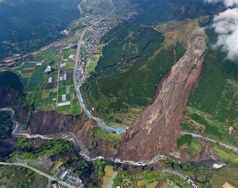 The site owner hides the web page description. 熊本地震：阿蘇大橋崩落 立野地区が分断写真特集8/8- 毎日新聞