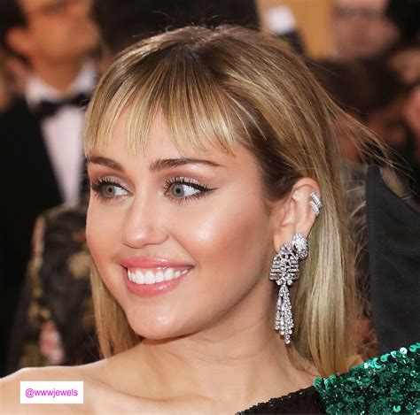 miley cyrus 2019 met gala 2a who wore what jewels