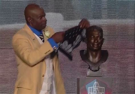 Deion Sanders Puts Bandanna On His Hall Of Fame Bust Video