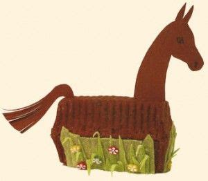 Knutselen is een activiteit die bestaat uit het vervaardigen van (vaak) decoratieve werken met diverse materialen. Hop hop hop paardje in galop! Het wordt een leuk paarden feestje.Tips en ideeën voor het ...