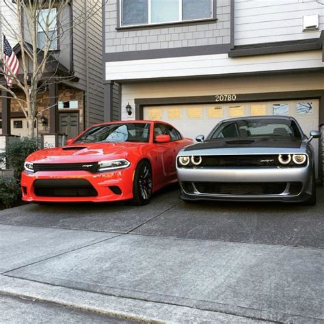 Challenger srt hellcat vs charger srt hellcat. 2015 Dodge Challenger SRT Hellcat and 2015 Dodge Charger ...