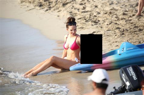Helen Flanagan Oops Areola Slip On A Beach Thefappening Link