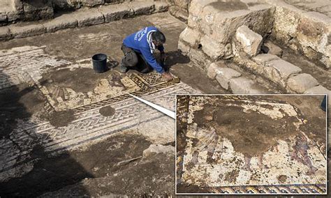 Israeli Archaeologists Unveil Rare And Beautiful Mosaic Daily Mail