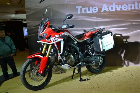 The honda africa twin is back with new colors for 2019. All New Honda Africa Twin..Premium Adventure Bike รุ่นล่า ...