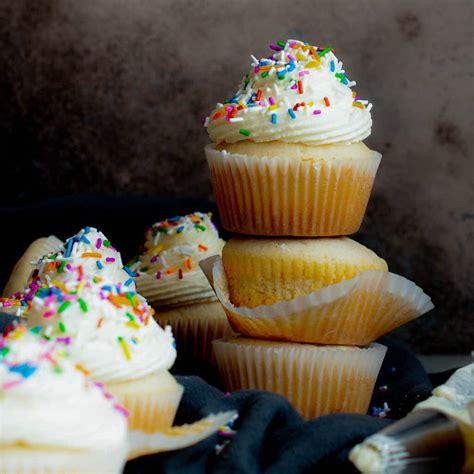 White Velvet Cupcakes With Vanilla Buttercream Frosting Feeling Foodish
