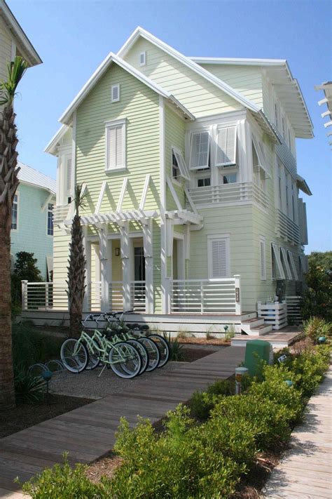 25+ Amazing Coastal Farmhouse Exterior Ideas For Renovation | Beach