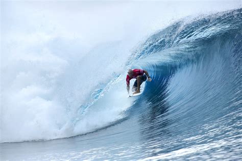 Dazzling Kelly Slater Wins Tahiti Pro Beach Grit