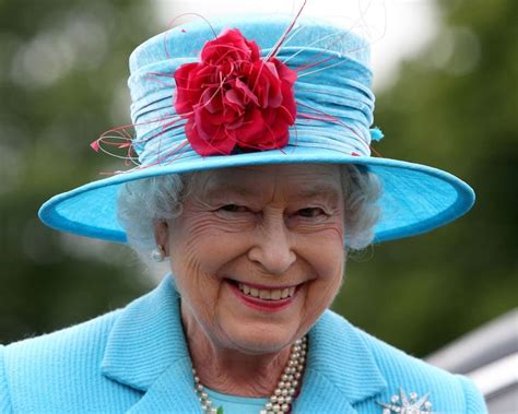 51 Of Queen Elizabeths Best Hats Queen Hat Her Majesty The Queen