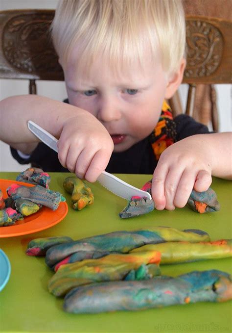 Love This Idea Using Plastic Knives And Plates Playdough Activities