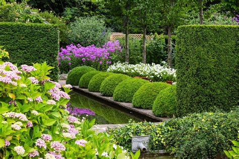 Repeated Plant Shapes Used To Great Effect In This Formal Garden At