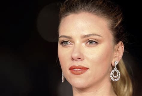 Scarlett Johansson Five Months Pregnant Avengers Star