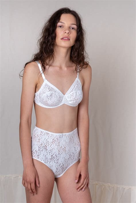Sculpted Lace Bra In White Garmentory
