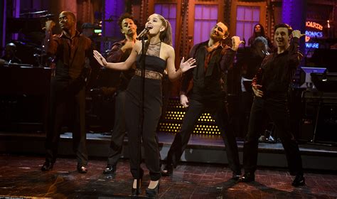 ‘snl Ariana Grande Wants A Scandal Hillary Becomes Bernie Sanders